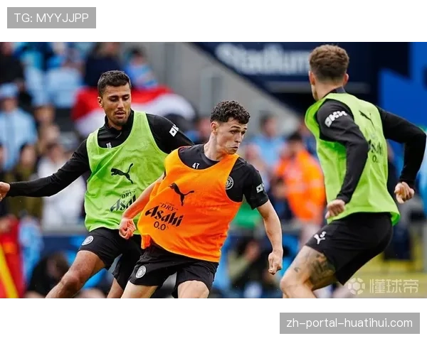 镜头捕捉：曼城罗德里指挥防线前压的瞬间